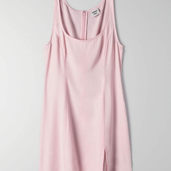 Aritzia - Picture 2 of 10